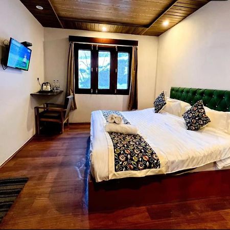 Hotel Poshwan Gulmarg Exterior foto
